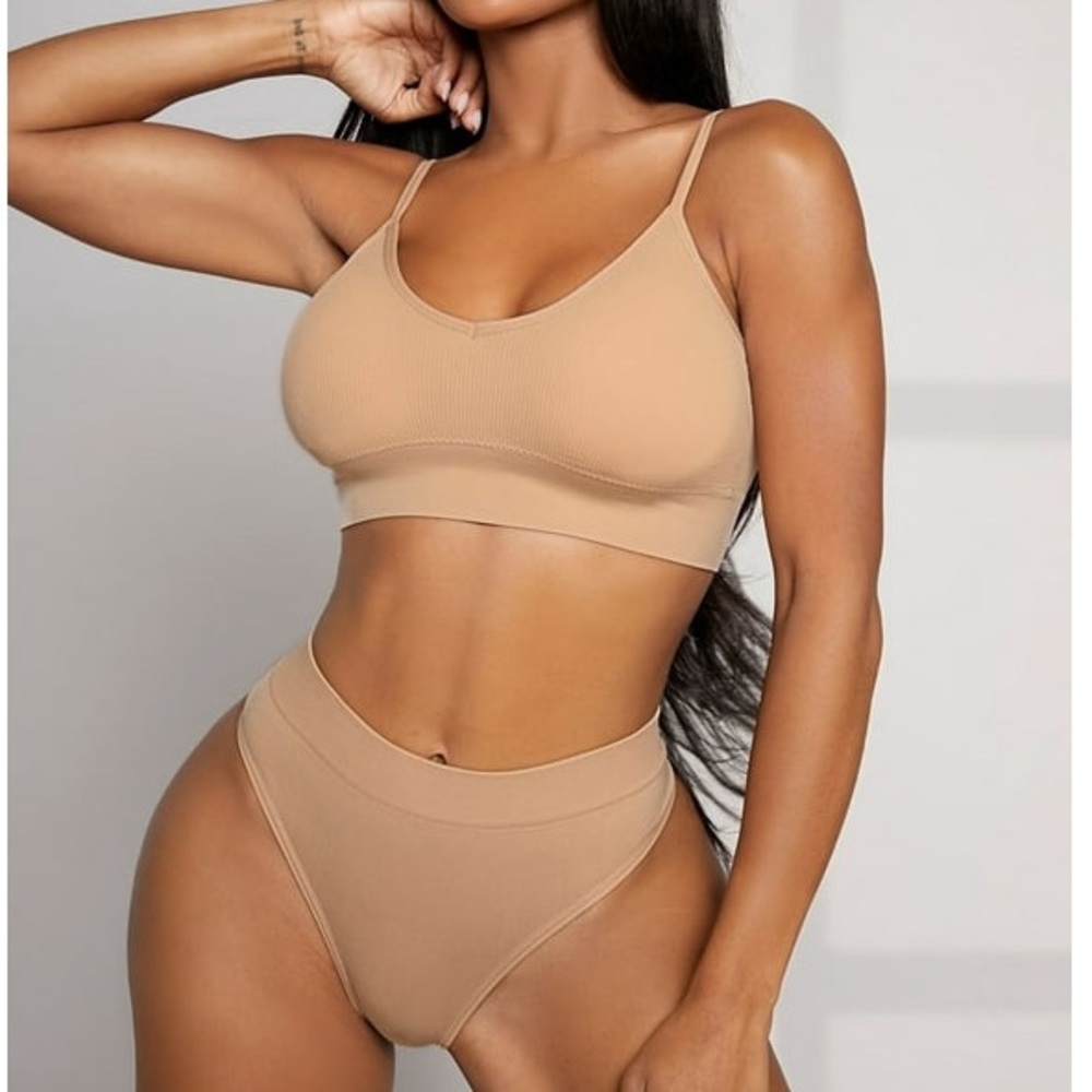 Woman’s Medium Seamless Tan Nude Bralette and Panty Set